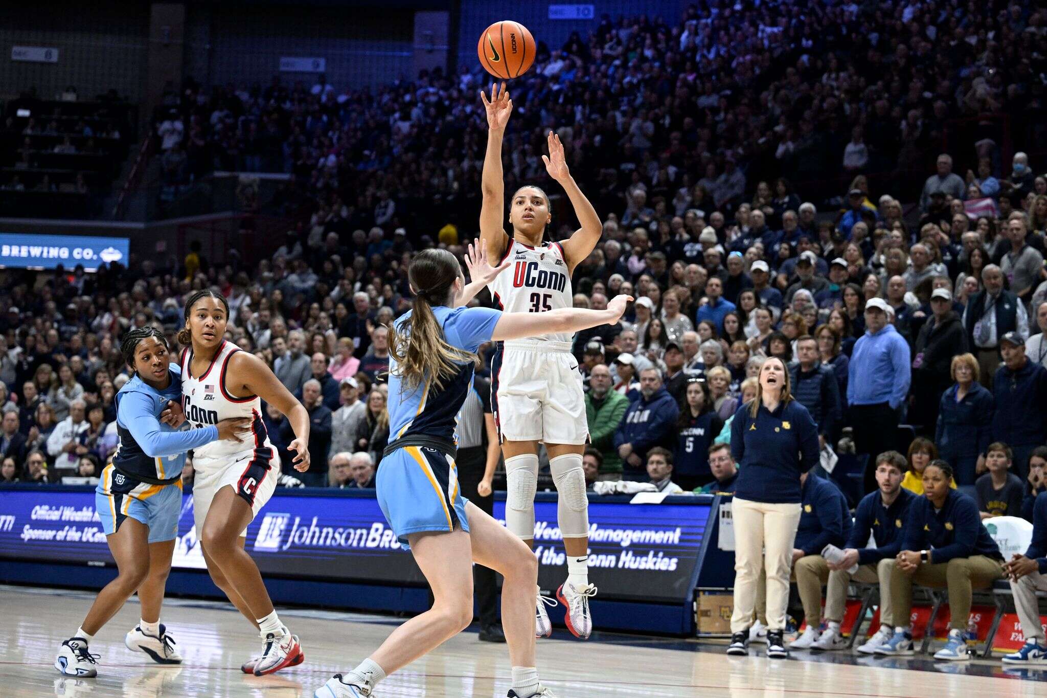 UConn star Azzi Fudd received a timely assist from Stephen Curry during knee rehab