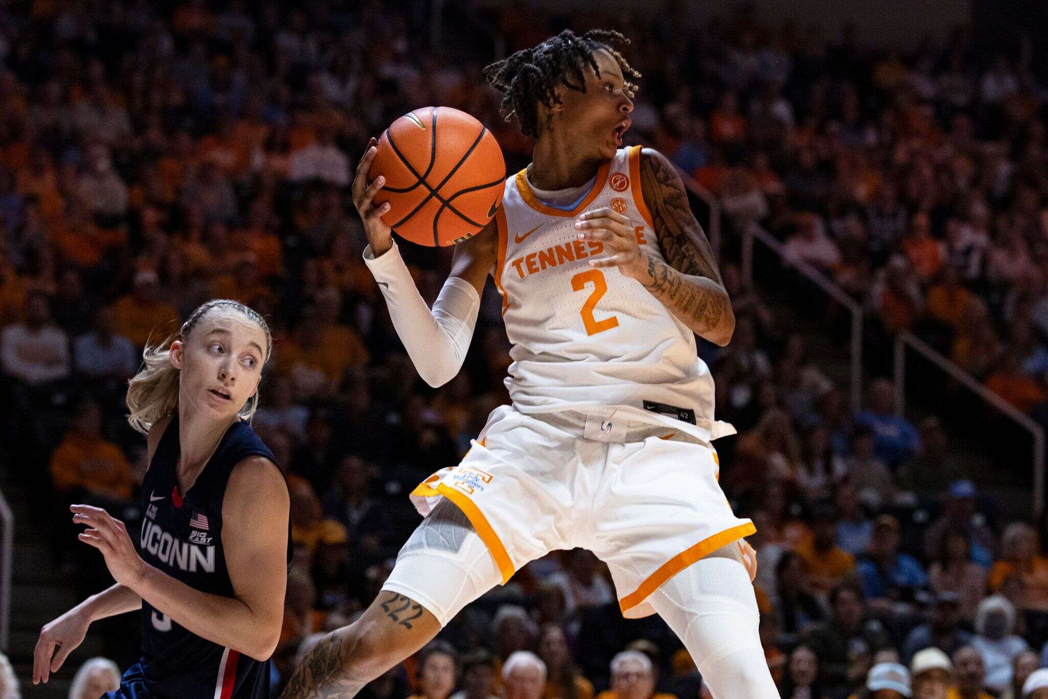 Spearman's late bucket lifts No. 19 Tennessee over No. 5 UConn 80-76