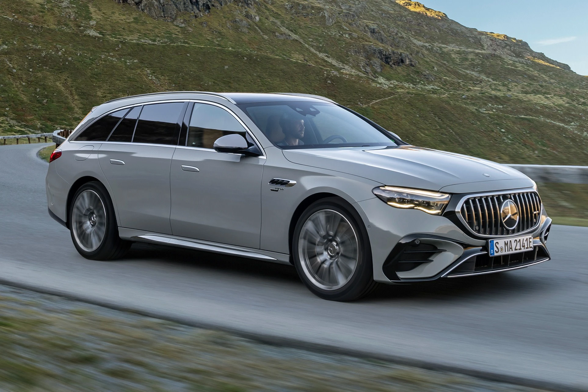 Stunning E53 AMG Hybrid Wagon Debut: Mercedes Revamps a Grand Tradition