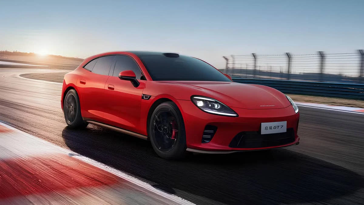 This $31,000 Chinese EV Makes The Porsche Taycan Look Expensive