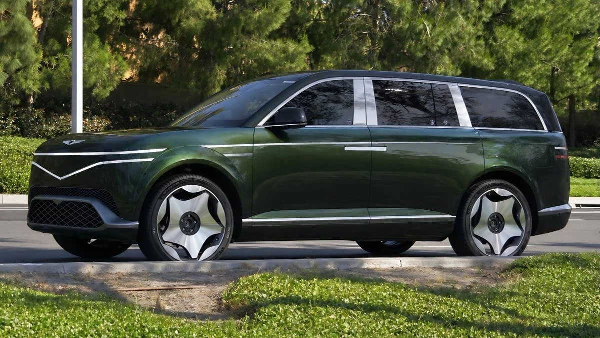 Genesis GV90 Looks Ready to Take Aim at Rolls-Royce and Bentley
