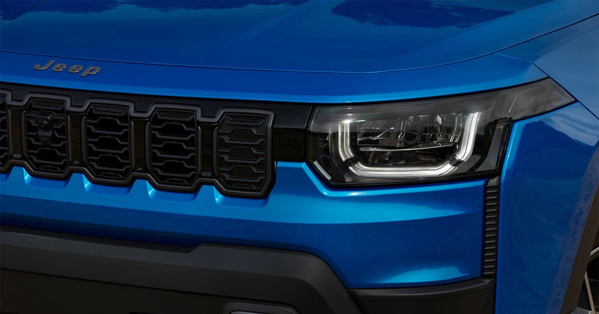 Jeep Cherokee Comeback Puts Hybrid Rivals on Notice