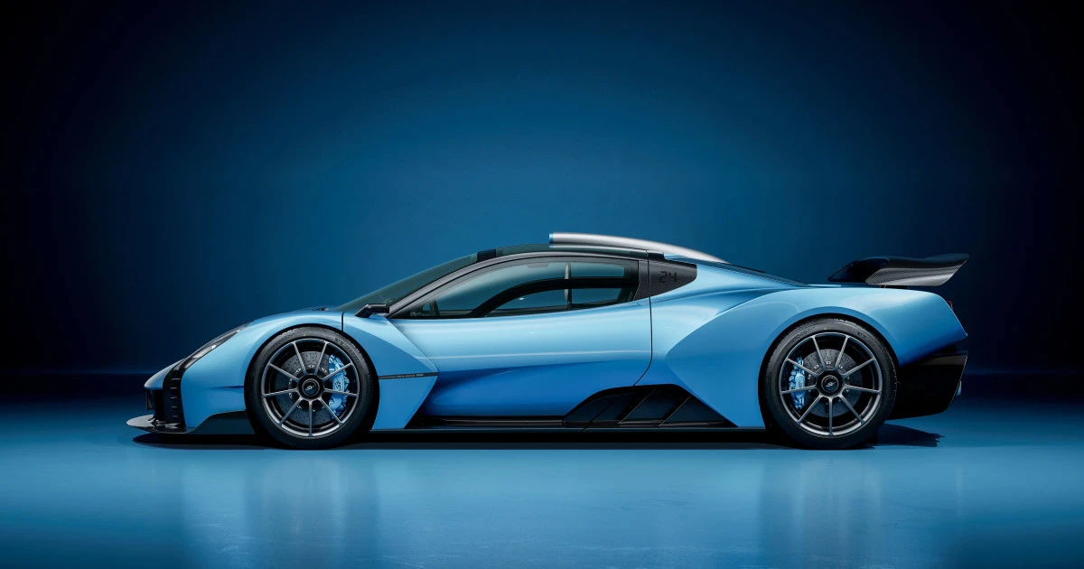 Gordon Murray Special Vehicles Blows Monterey Car Week Away With Two McLaren F1-Inspired Manual V12 Hypercars