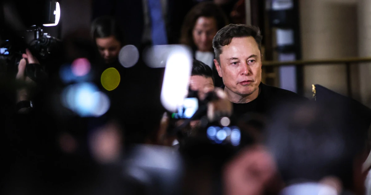 Feds Probe Tesla on Robotaxi Rollout Weeks Before Launch