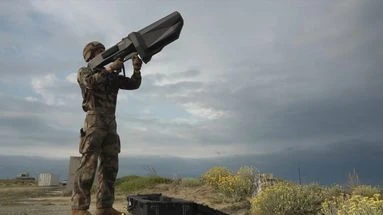 Radars, fusils-brouilleurs... Quelles techniques pour neutraliser les drones et protéger les aéroports français ?