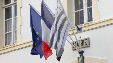 Le drapeau breton est-il vraiment interdit sur le fronton des mairies ?