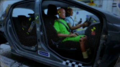 Sécurité routière : pourquoi les femmes sont plus exposées aux blessures que les hommes en cas d'accident
