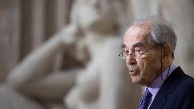 Texte de Victor Hugo, chanson de Julien Clerc... Comment va se dérouler la cérémonie de panthéonisation de Robert Badinter ?