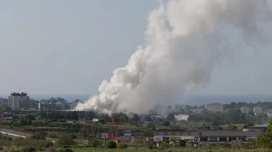 Catalogne : un dépôt industriel prend feu et crée un nuage toxique, 160.000 personnes confinées