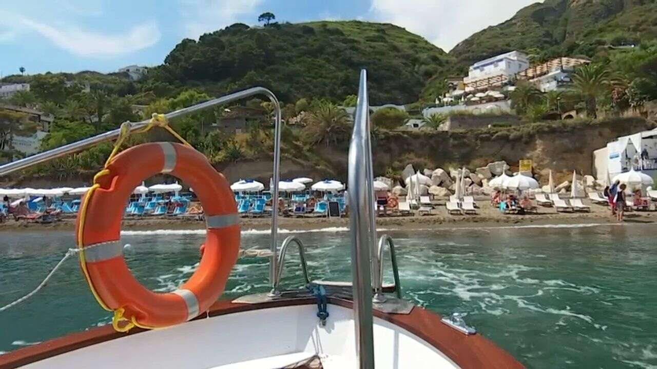 VIDÉO - Majestueuse et volcanique, la belle Ischia séduit de nombreux touristes cet été