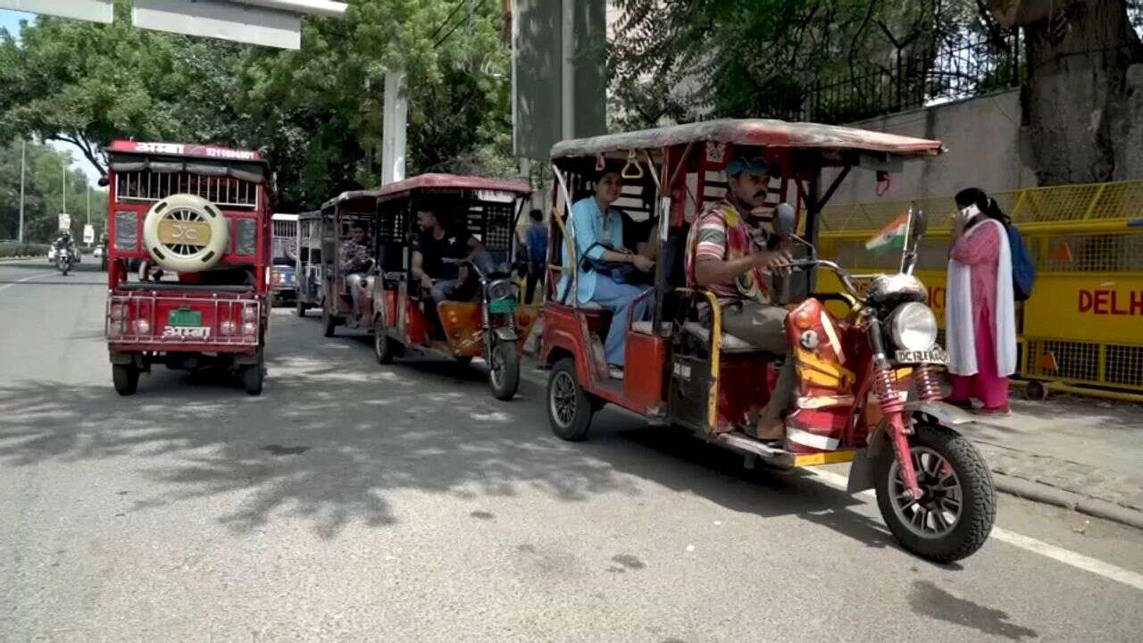 VIDÉO - L'enjeu des véhicules électriques à New Delhi, capitale la plus polluée au monde