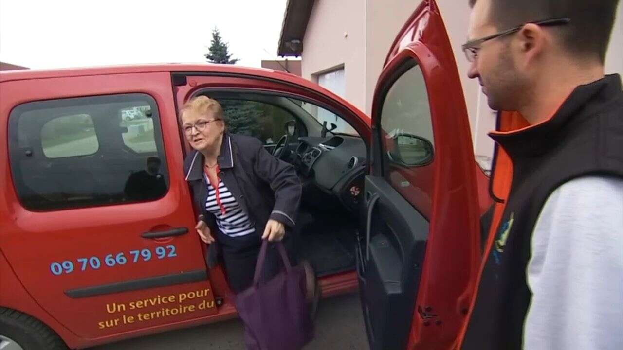 VIDÉO - Dans le Doubs, ce taxi rural est plafonné à quatre euros la course