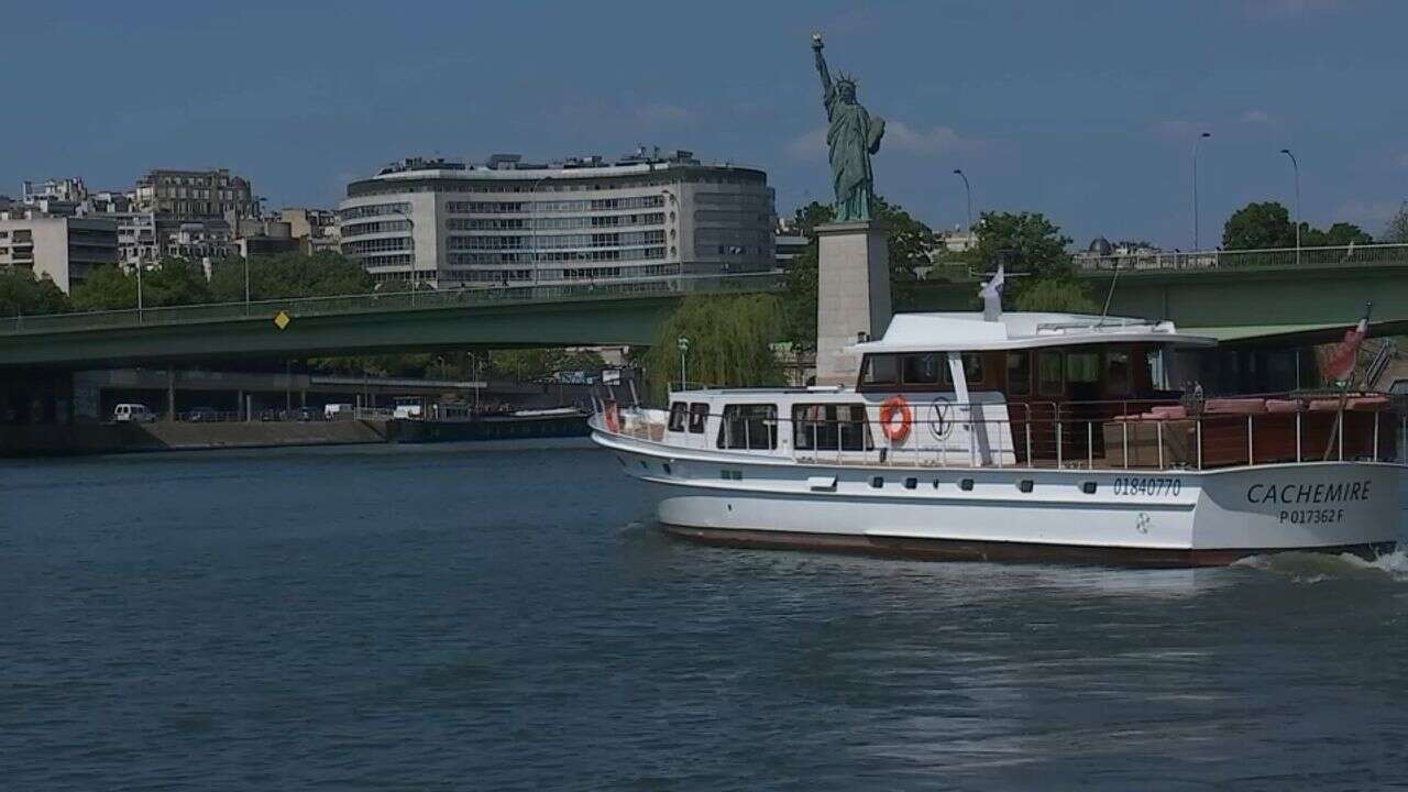 VIDÉO - À Paris, les péniches veulent surfer sur la vague de l'électrique