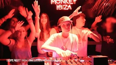 À 14 ans, ce jeune DJ français enflamme les pistes de danse d'Ibiza