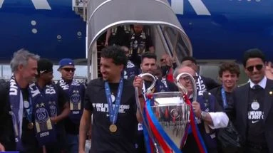Les images de l'arrivée des Parisiens à l'aéroport de Roissy avec leur nouvelle Ligue des champions