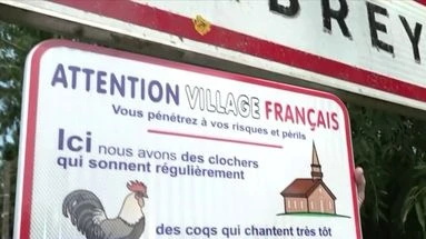 Coqs, cloches... Ce village fier de faire du bruit