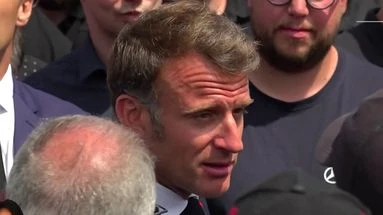 Emploi : Emmanuel Macron revient sur son “Il suffit de traverser la rue”