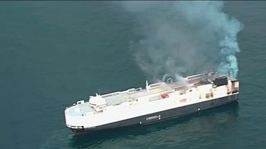 Plus de 3.000 voitures en feu au large de l'Alaska