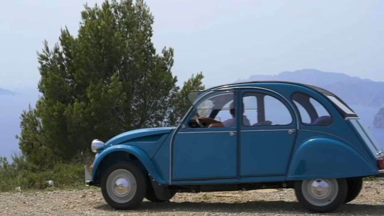 REPORTAGE - En voyage sur les routes de Provence, à bord d'une 2CV électrique