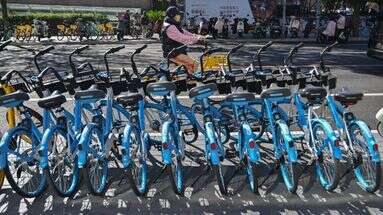 Chine : quand des dizaines de milliers de cyclistes paralysent le trafic après un buzz sur les réseaux sociaux