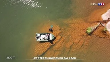 Zoom : les terres rouges du Salagou