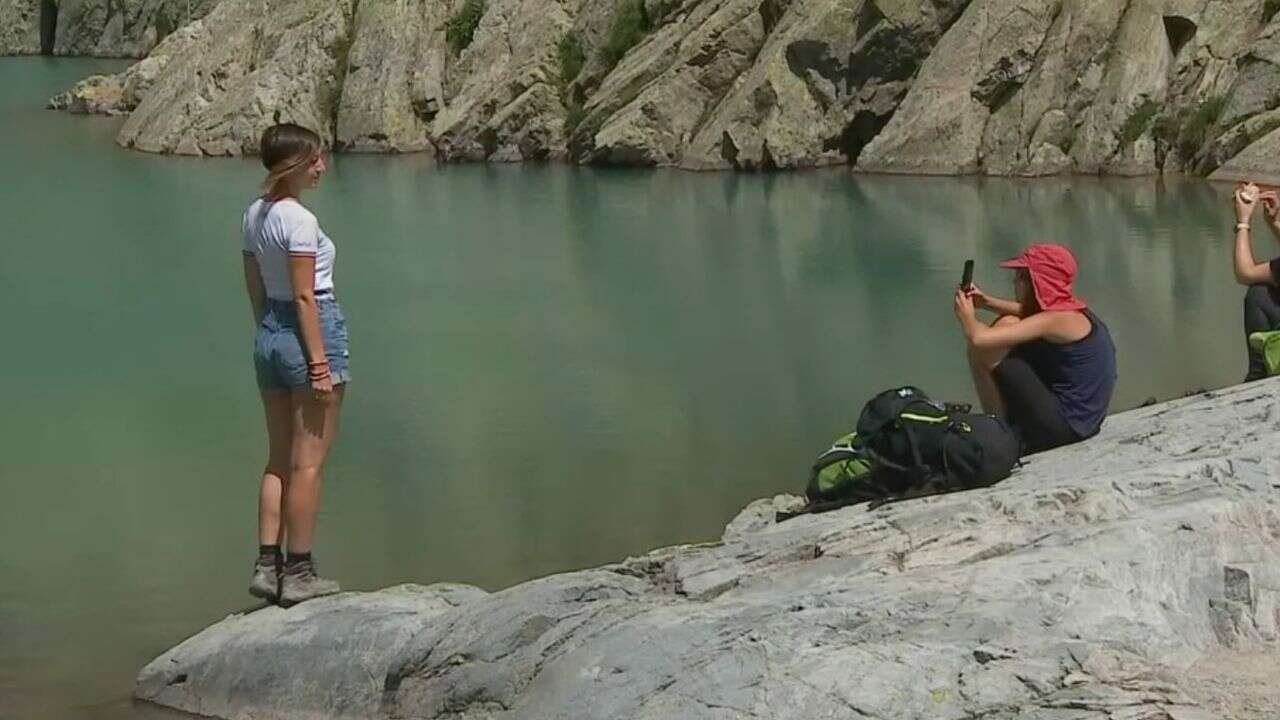 VIDÉO - Surtourisme : comment éviter la saturation sans décourager les touristes ?