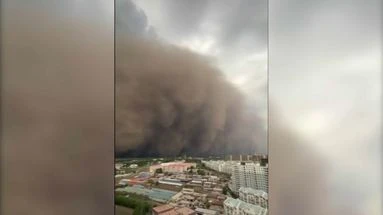 Tempête de sable en Chine : les images angoissantes du phénomène qui a paralysé une ville de sept millions d'habitants