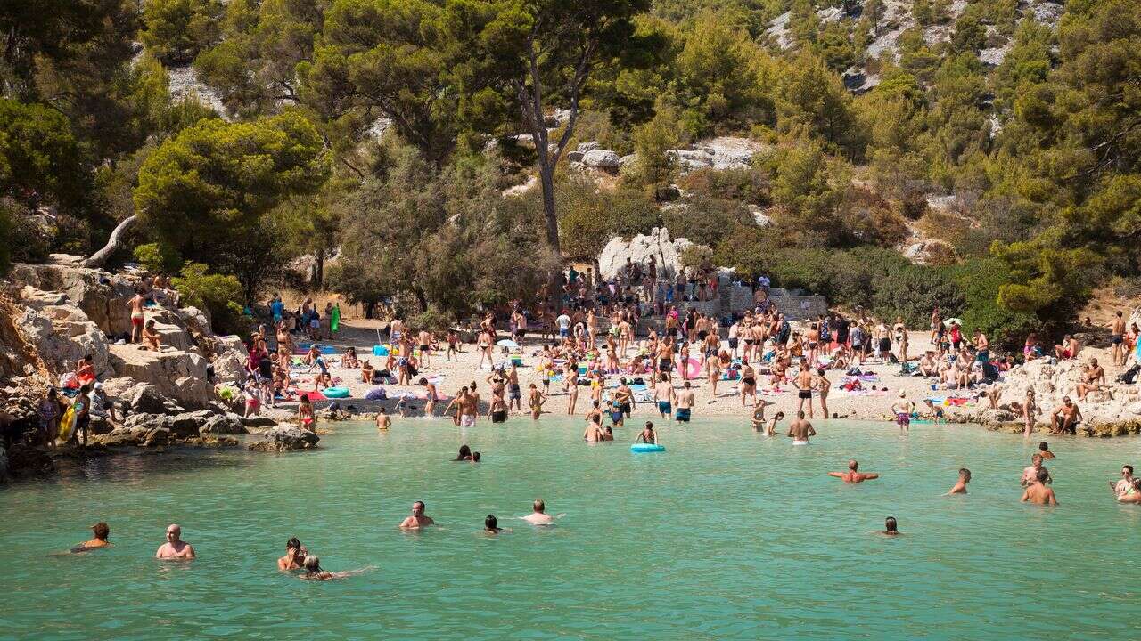 Trop de touristes dans les calanques de Marseille ? Que faire aux alentours ?