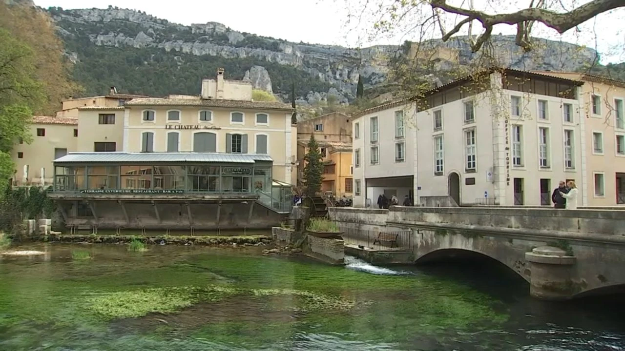 VIDÉO - Sécheresse : comment les communes françaises tentent d'économiser chaque goutte d'eau