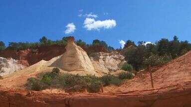 Ocres de Rustrel : découvrez le paysage insolite du 