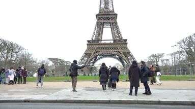 Trois employés passent quatre heures bloqués dans un ascenseur de la tour Eiffel en pleine nuit