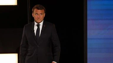 Sur TF1, Emmanuel Macron confirme vouloir une vérification de l'âge des adolescents sur les réseaux sociaux