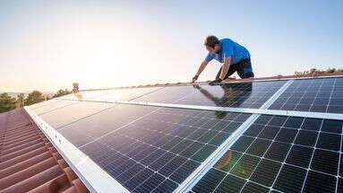 Panneaux solaires et éoliennes : la France compte désormais plus d'un million de producteurs d'électricité