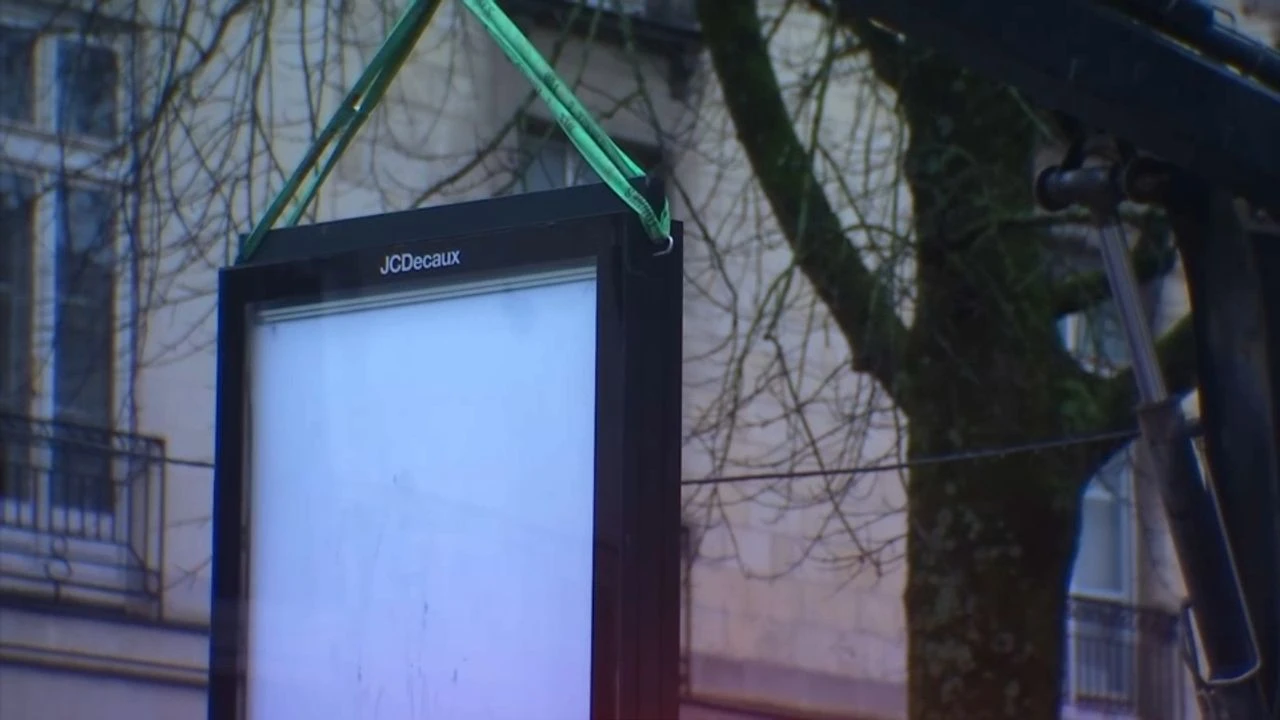 NOTRE PLANÈTE - Nantes dit adieu à 120 panneaux publicitaires en une nuit
