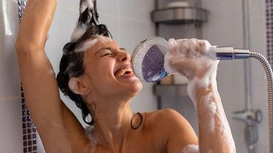 N'ayez plus peur de chanter sous la douche (même faux) ! C'est très bon pour votre bien-être et votre moral