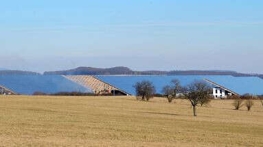 Ardèche, Gironde, Jura, Alpes-de-Haute-Provence… C’est quoi le problème avec les parcs photovoltaïques ?