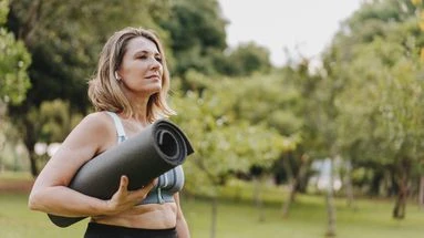Prêt à se laisser tenter par cette nouvelle tendance fitness mélange yoga et nature ?