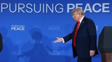 Après son entrevue avec Poutine, Trump salue 