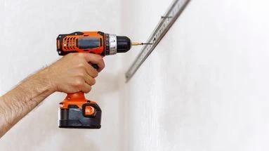 Mon voisin effectue des travaux bruyants à des horaires non autorisés, que faire ? Le 13H à vos côtés