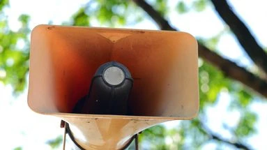 Ma ville diffuse de la musique dans les rues, est-ce légal ? Le 13H à vos côtés