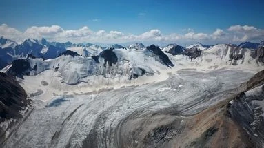 Kirghizstan : les recherches suspendues pour secourir une alpiniste russe, bloquée en haute altitude