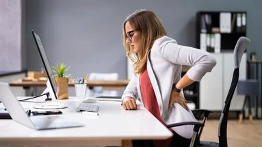 Si vous ressentez ces douleurs dans le dos, ne tardez pas à consulter !