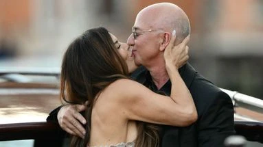 EN IMAGES - Glamour, dollars et manifs : le best of du mariage de Jeff Bezos et Lauren Sanchez à Venise