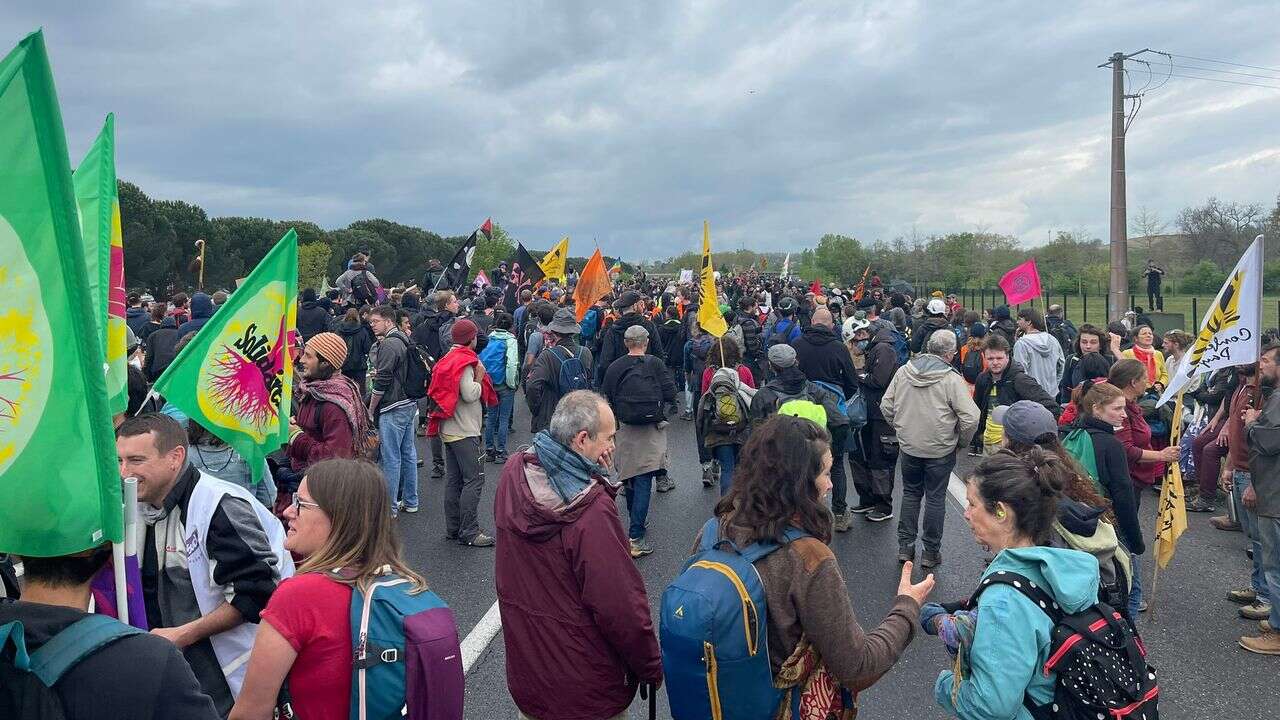 Autoroute Toulouse-Castres : 6.700 manifestants, selon les organisateurs, au cours d'une mobilisation calme mais sous haute surveillance