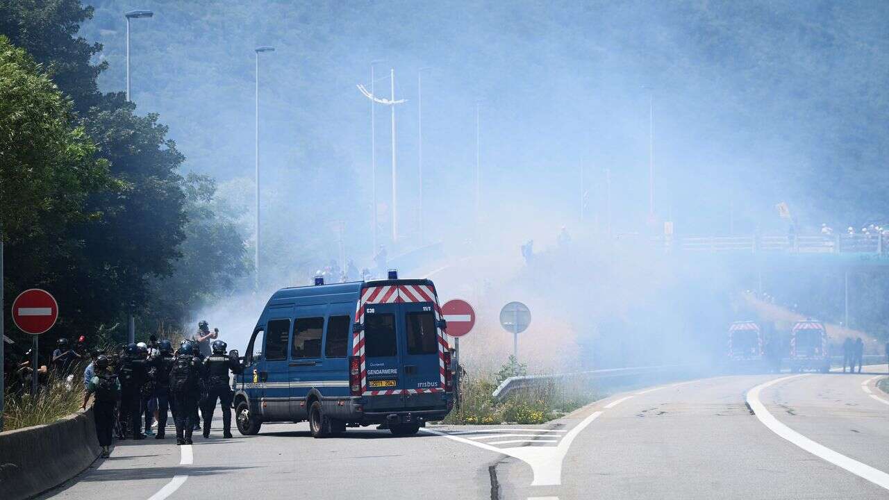 Ligne Lyon-Turin : des tensions entre manifestants et forces de l'ordre en marge du cortège