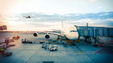EN DIRECT - Trafic aérien : des milliers de vols annulés malgré la levée d'un préavis de grève