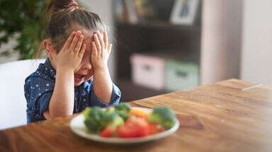 Portions, assiette idéale, aliments à oublier... les nouvelles recommandations pour le repas des enfants