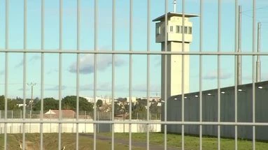 Prisons : 