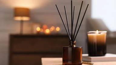 Bol, brochette, mouchoir… Ces alternatives DIY pour diffuser des huiles essentielles sans diffuseur