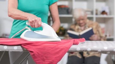 Aide à domicile : pour 8 Français sur 10, une réduction des crédits d'impôt favoriserait le travail au noir